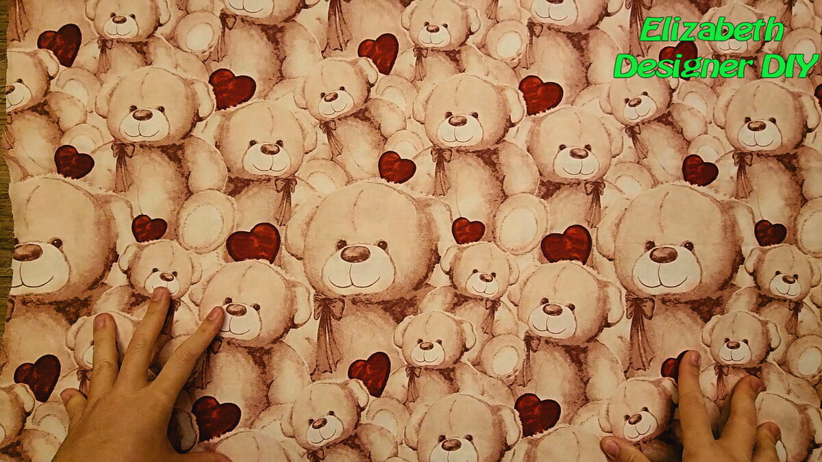 К счастью, в магазинах тканей можно найти 100% хлопок. Расцветка детская, нам подходит. Перед работой с покупным материалом надо его подготовить. Декатировка наше всё. Есть несколько методов. Если для себя шьёте, то можно постирать в обычном режиме. Для других - нельзя изменять товарный вид ткани, поэтому сильно не жулькая погружаем ткань в воду, можно добавить немного моющего средства, прополаскиваем и сушим. Это обязательно, чтобы убрать напряжение из ткани.  