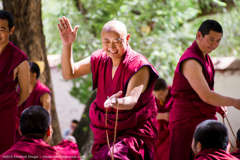 Тибетский монах сао джи. Тибетский монах далай лама. Монахи бон. Буддийские монахини. Буддистский монах тибет.
