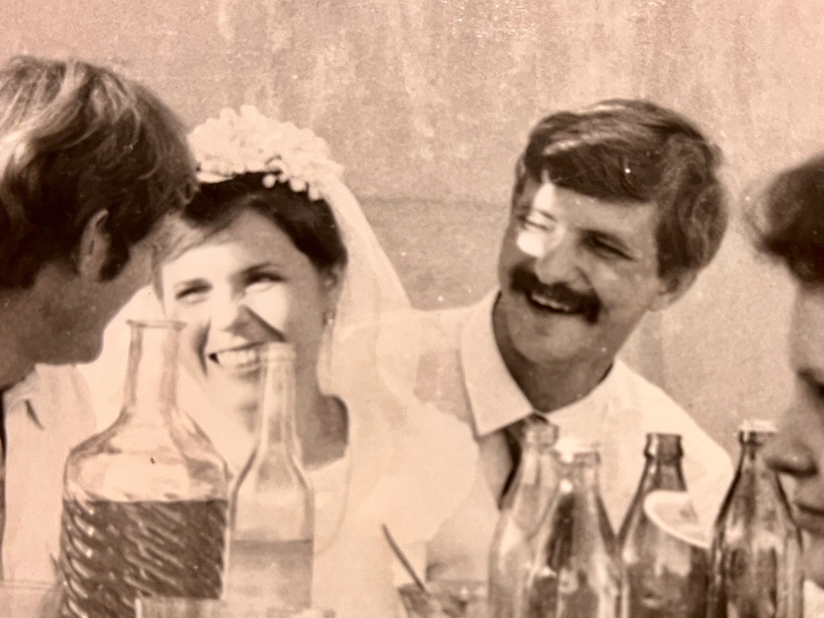 Свадебное застолье. 1982 год. Фото из личного архива автора.