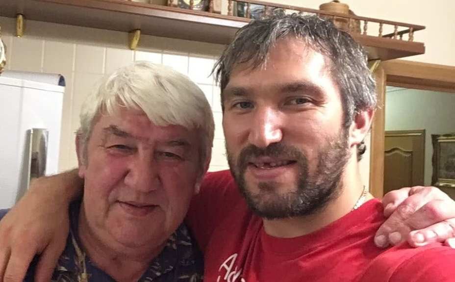    Александр Овечкин покинул США, чтобы поддержать заболевшего отца. Фото: Соцсети Александра Овечкина