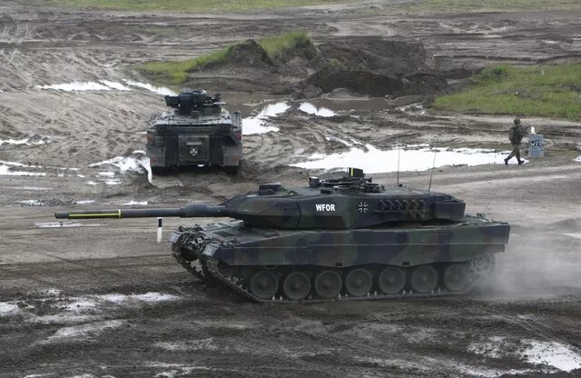Так ли хорош "Леопард 2"? Названа главная уязвимость танка, отправленного  воевать с русскими | РИА Новости | Дзен