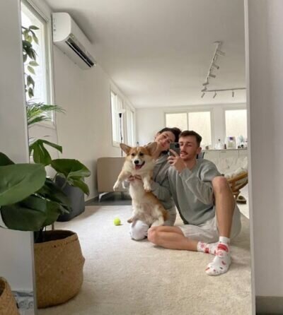 Это мы в нашей нынешней квартире в Кфар-Йона