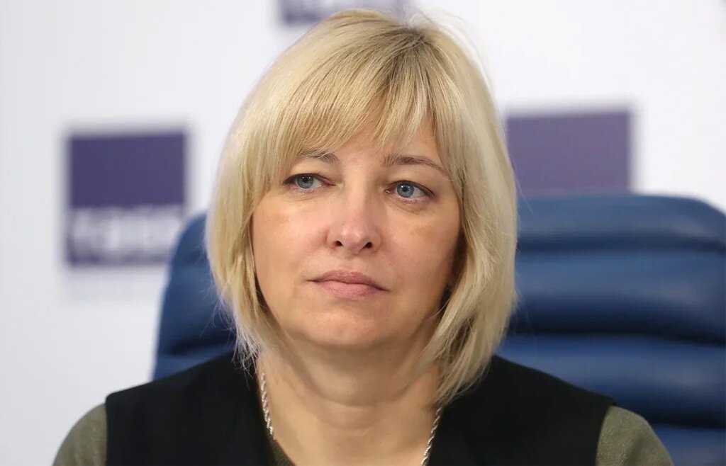 Еле́на Моисее́вна Цуна́ева.  Российский историк, общественный и политический деятель. Депутат Государственной думы Федерального собрания Российской Федерации VIII созыва. Первый заместитель председателя комитета Государственной Думы по труду, социальной политике и делам ветеранов.