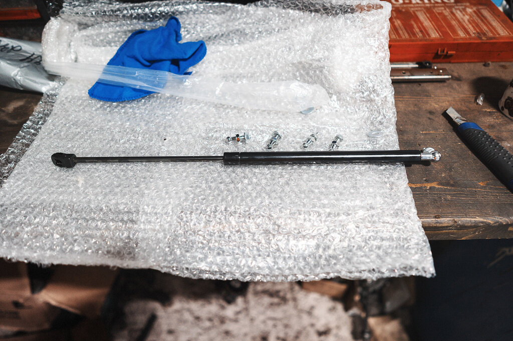 Амортизатор капота Додж Джорни прямиком с Aliexpress