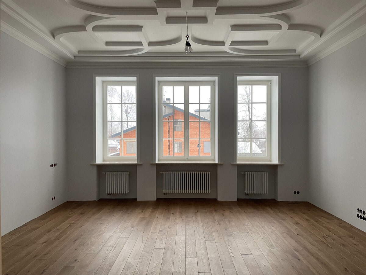 Пример потолка из гипсокартона (крепление штор настенное)