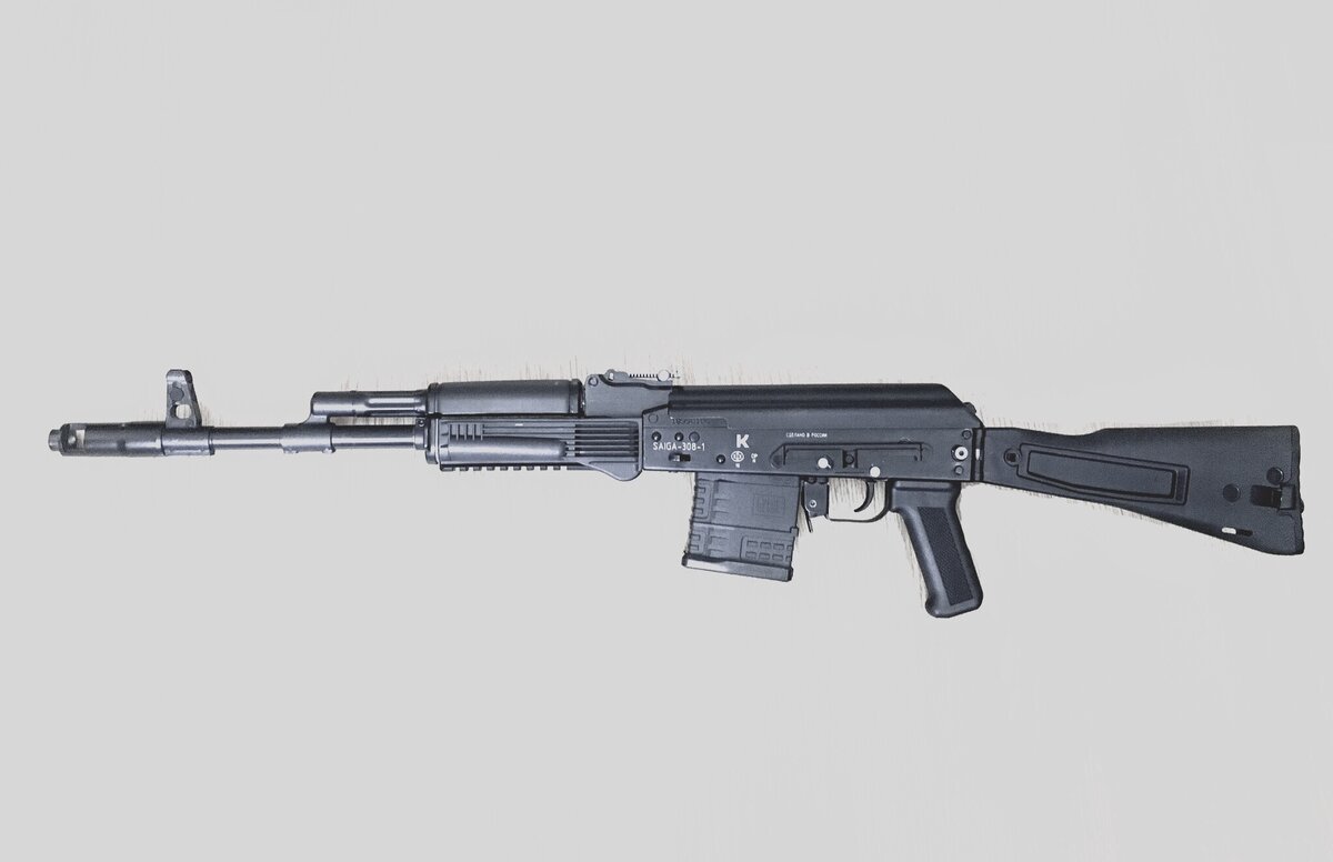 SAIGA 308win исполнение 61. Это мой первый нарезной карабин, владею им уже почти 6 лет. SAIGA 308win, отличный карабин как для охоты так и для спорта, карабин создан на базе АК-308 двухсотой серии. Карабином доволен более чем! Кучность великолепная, на 100м, 3 выстрела укладываются в пивную металическую пробку, это без преувеличения, да, конечно не из коробки а в тактическом тюнинге с хорошей оптикой. 