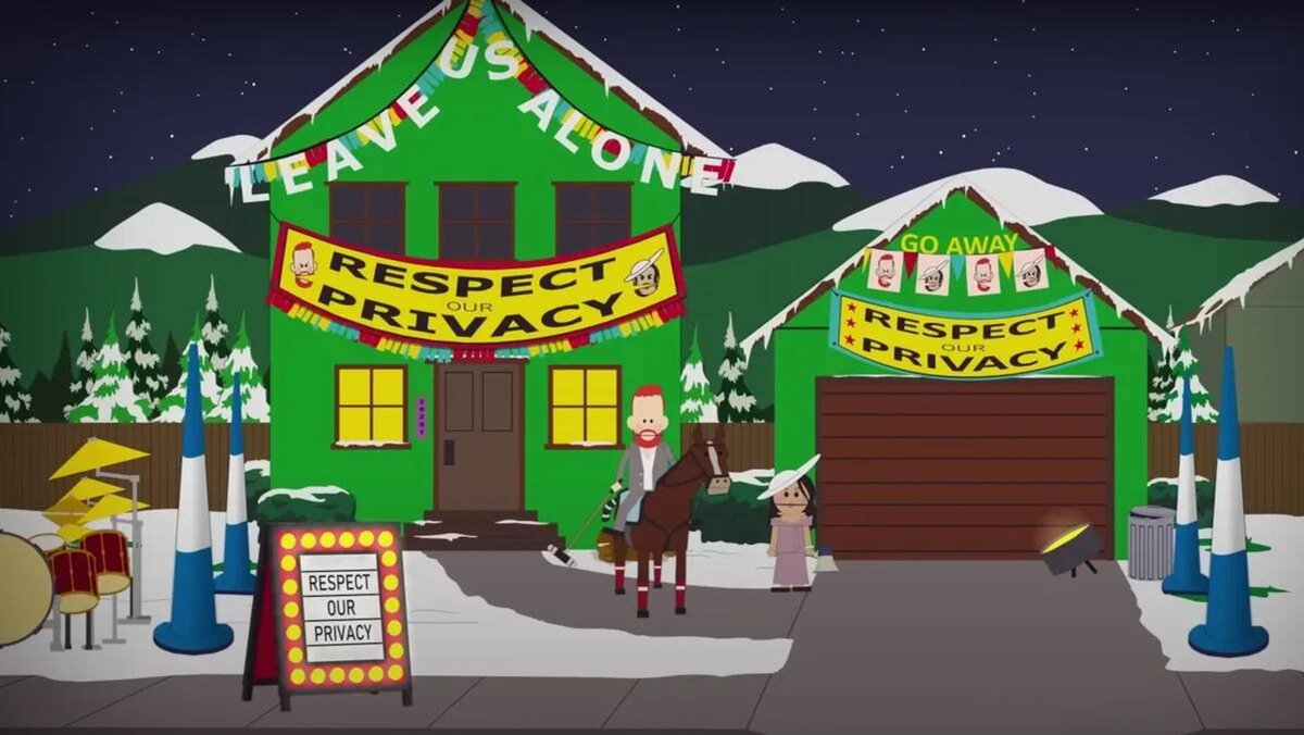    Надписи на доме: «Оставьте нас в покое» и «Уважайте нашу частную жизнь» Фото: кадр из «Южного парка»