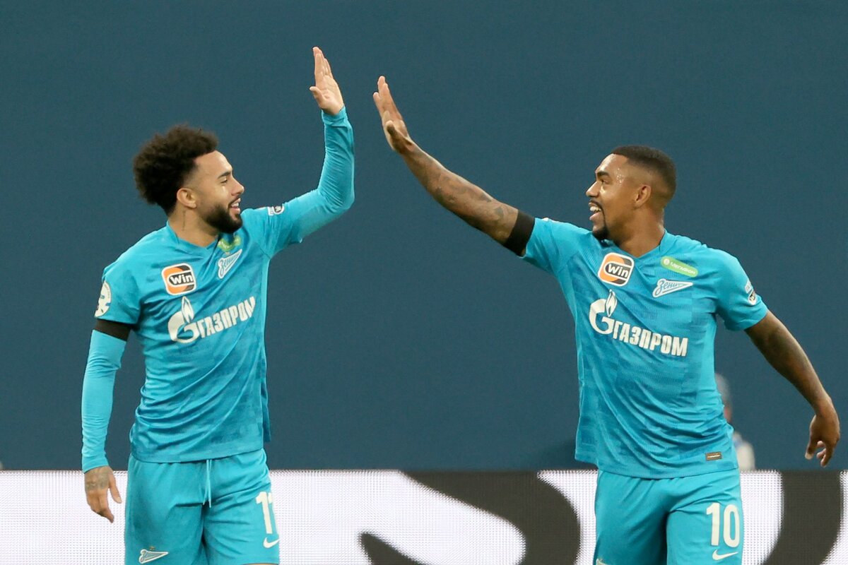 Футболисты Зенита: Клаудиньо и Малком.