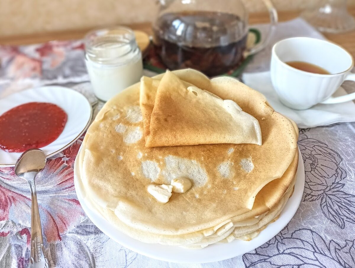 Масленичные блины. Пушистые блины. Блины на кипятке с молоком. Вкусные блины на кефире.