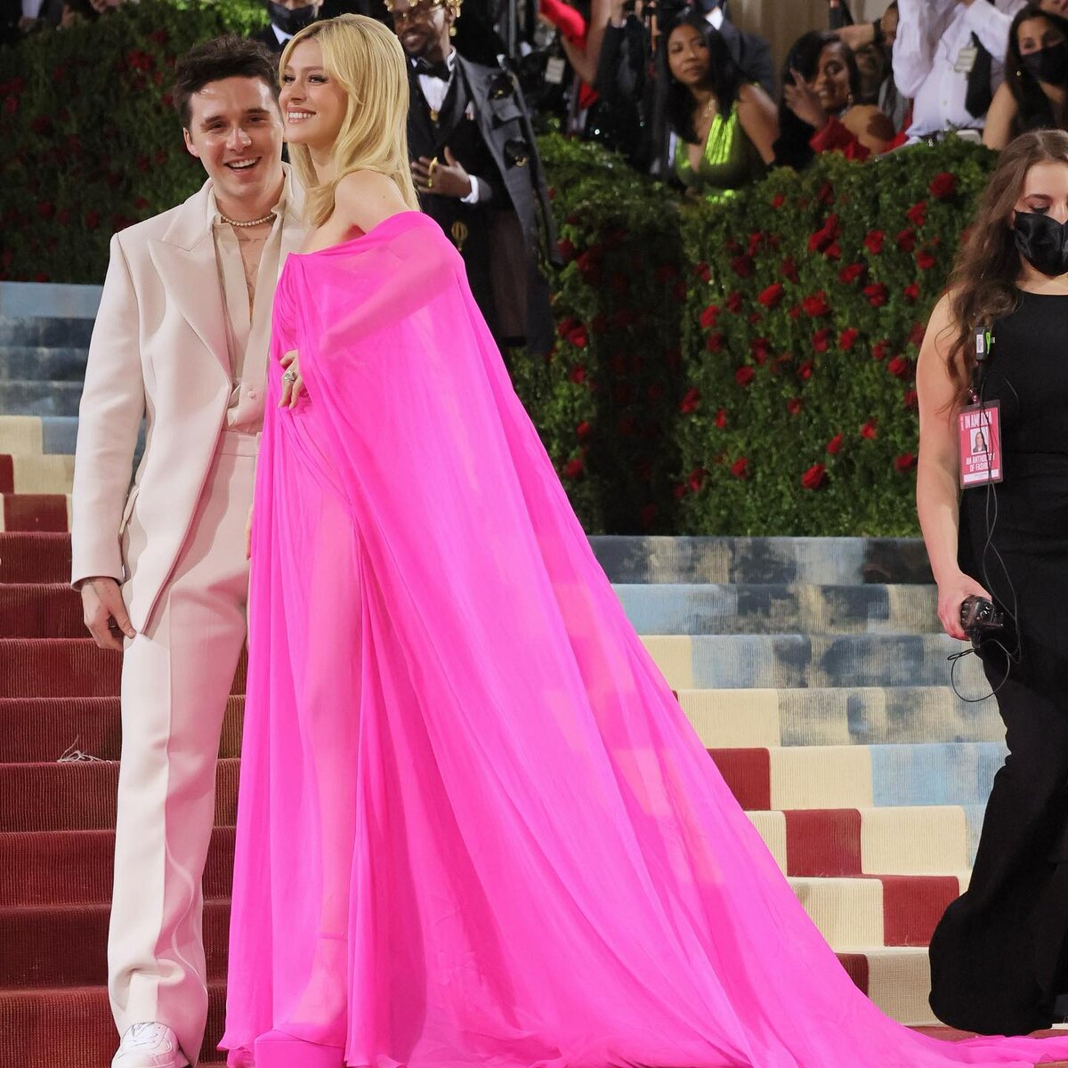    Никола Пельтц с мужем в путешествииСоцсети Николы Пельтц