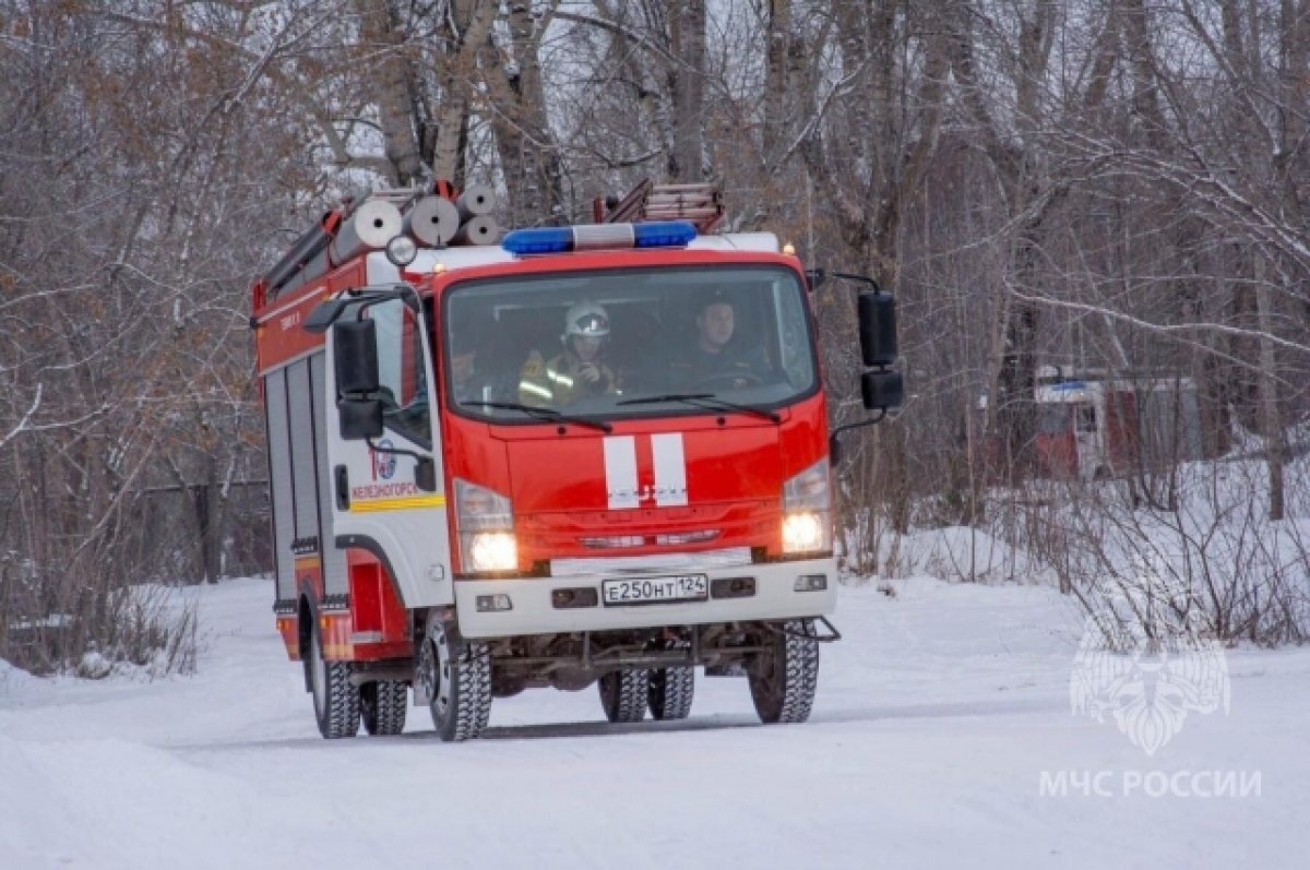    В Железногорске прямо в гараже загорелся автомобиль