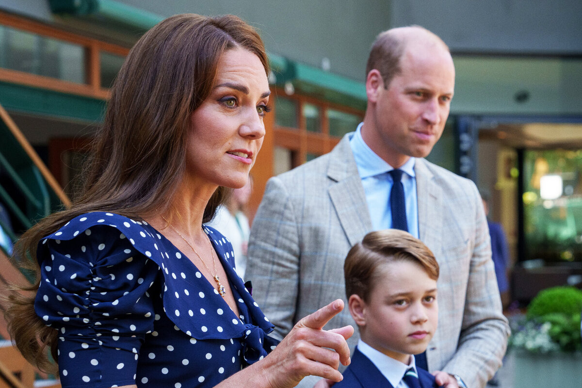     Сын Кейт Миддлтон на редких фото оказался удивительно похож на принца Уильяма в детстве