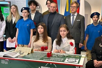    Парта Героя Алексея Голованова ©