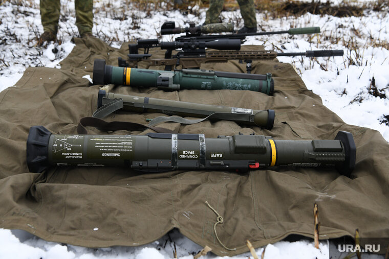    Запад продолжит снабжать Украину оружием, пока они будут об этом просить, сказал Виктор Литовкин