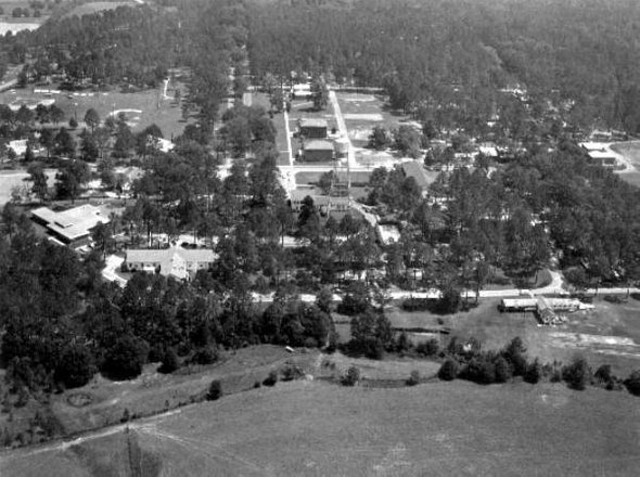    Вид на здания школы Дозье. 1972 год. Фото: James L. Gaines / Florida Memory / Public domain