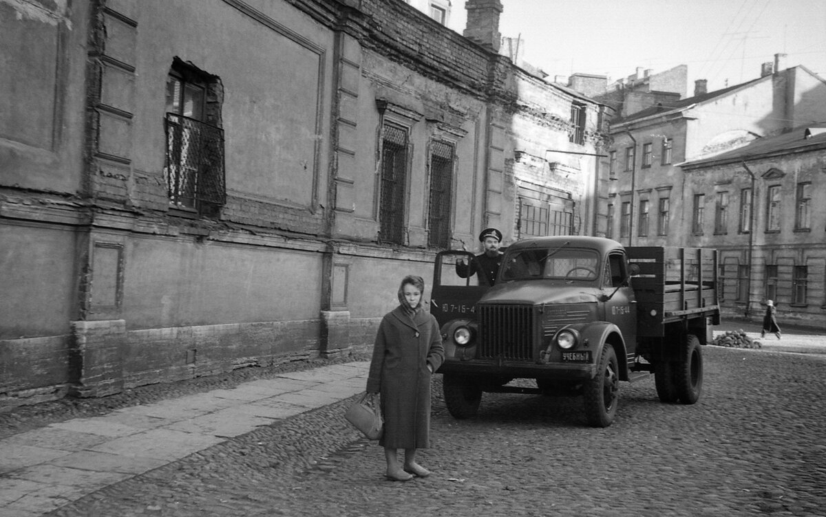 Ленинград 1958. Площадь Радищева Преображенская. Советские номера 60-х годов. Номера 40-х годов. Колонна 40х годов.