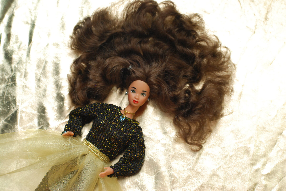 Unicef barbie 1989 hotsell