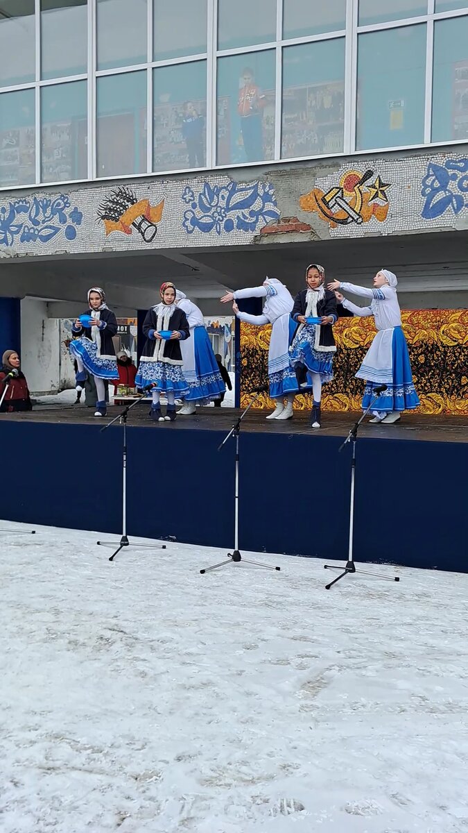 Выступление артистов.