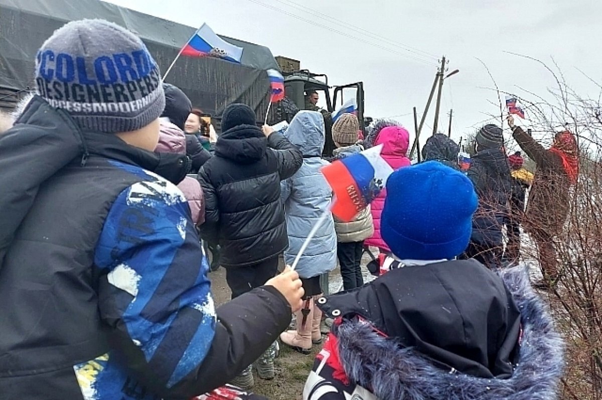    Школьники Дона передали защитникам Отечества открытки, пирожки и блины