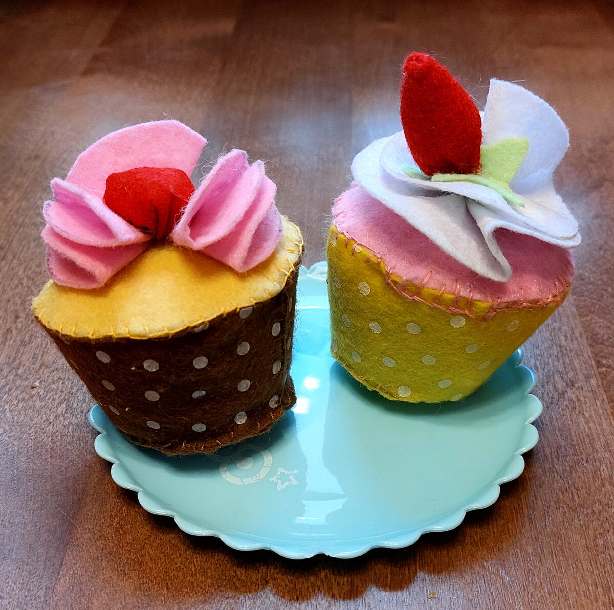 Вкусные пирожные корзиночки.