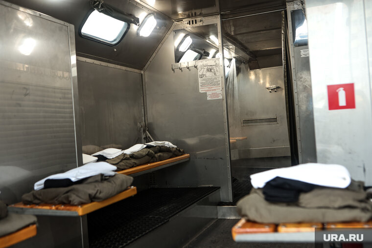    В мобильной бане будет душевая с парной комнатами