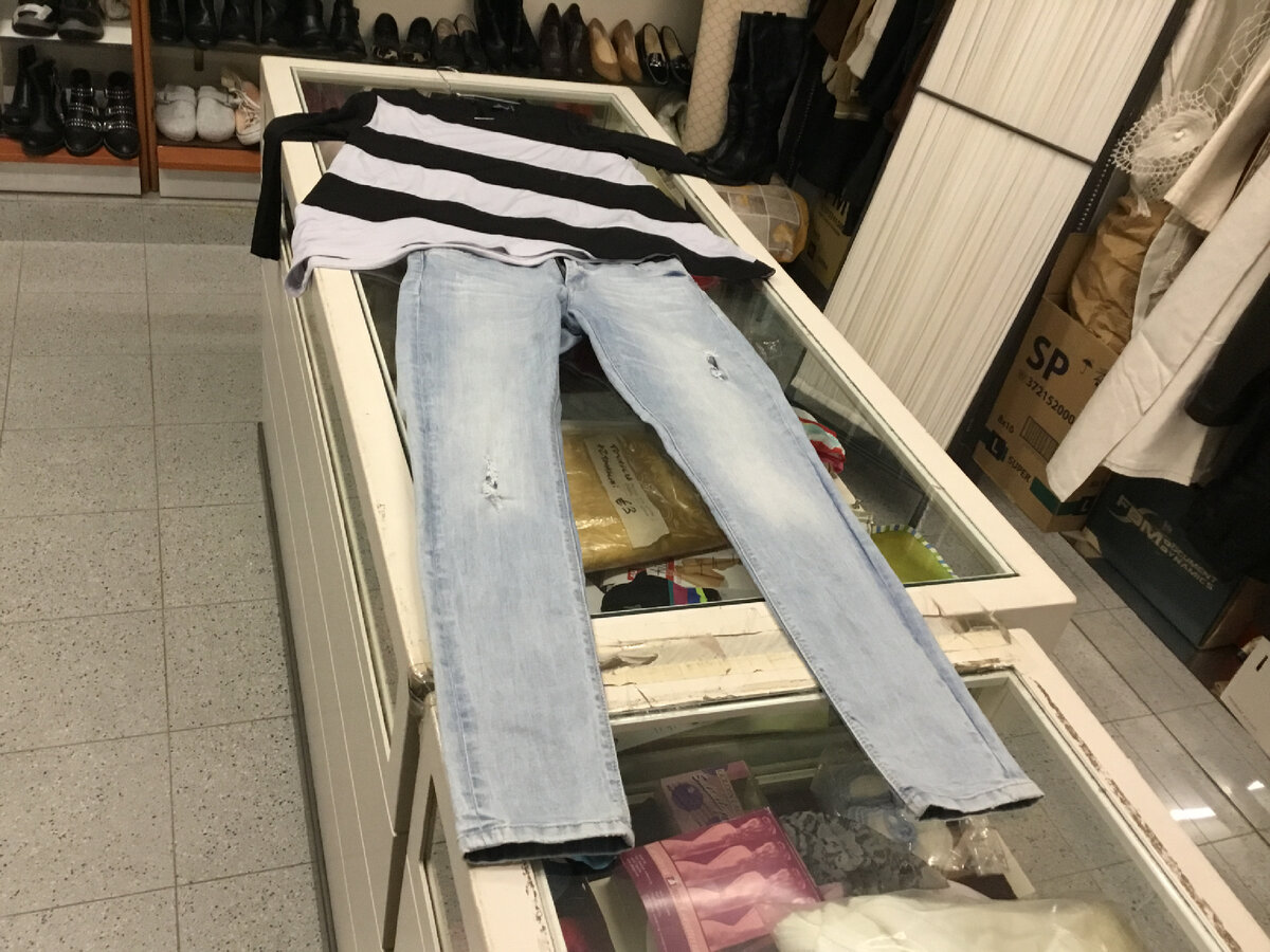 Симпатичные джинсы за 2 евро и к ним подобрались несколько трикотажных кофточек. 