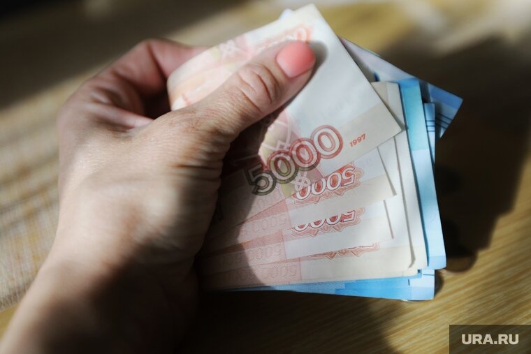    Соцработник похитила с банковской карты слепого инвалида 20 тыс. рублей