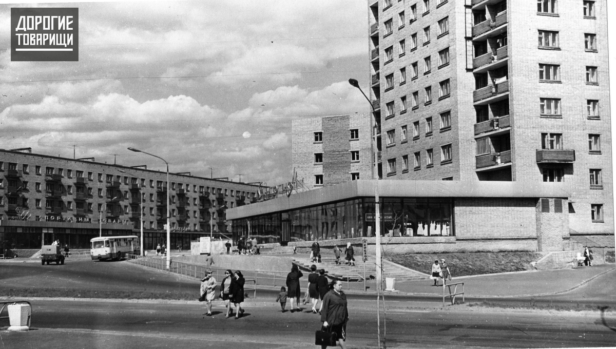 100 города советского. Старый Сыктывкар. Сыктывкар 1970 Коммунистическая. Старый город Сыктывкар. Улица Коммунистическая 70 Сыктывкар.