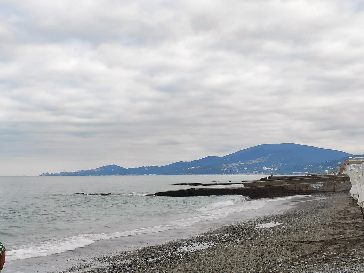 🔆"Если у вас нет энергии , значит вы не на своем месте."

Как часто вы задаёте себе вопрос, а я точно на своем месте?
Как часто вы чувствуете упадок сил, настроения, энергии.

Рефлексия-один из способов обратиться внутрь себя, к своим чувствам, ощущениям, эмоциям. 
Простым языком рефлексия-это способность услышать себя. 

Энергию дают действия, которые в кайф. Энергию дают люди, с которыми тебе приятно общаться. Энергию дают тебе вещи, ситуации и места, в которых и с которыми тебе ХОРОШО. Даже от вида купленной понравившейся тебе вазы для цветов-ты испытываешь приятные эмоции. В этот момент тебе ХОРОШО.

Много забирают энергию вещи, дела, люди которые тебе не нравятся. Если ты делаешь в своей жизни много того, что тебе не нравится - это здорово высасывает твою энергию. 

Задумайся на минуточку, ты точно делаешь каждый день, то что тебе нравится: ходишь на любимую работу, живёшь с любимым человеком, покупаешь себе все что захочешь?

Есть одно простое упражнение понять делаешь ли ты в данный момент то что тебе нравится или нет. Закрой глаза и задай себе честный вопрос: тебе вот сейчас в данную секунду, находясь на том месте где ты сейчас - кайфово? Какие внутренние ощущения ты испытываешь: приятно тебе или не очень?
Если да, значит ты все делаешь гуд, если нет-делайте вывод сами)