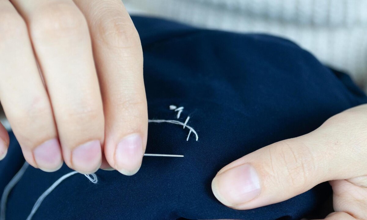 Опасности зашивания одежды на себе: 5 причин, почему это нельзя делать