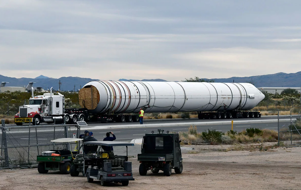 Бустер shuttle. Solid Rocket Booster. Space Shuttle Solid Rocket Booster. Space Shuttle Solid Rocket Booster Railway. Rocket Storage.