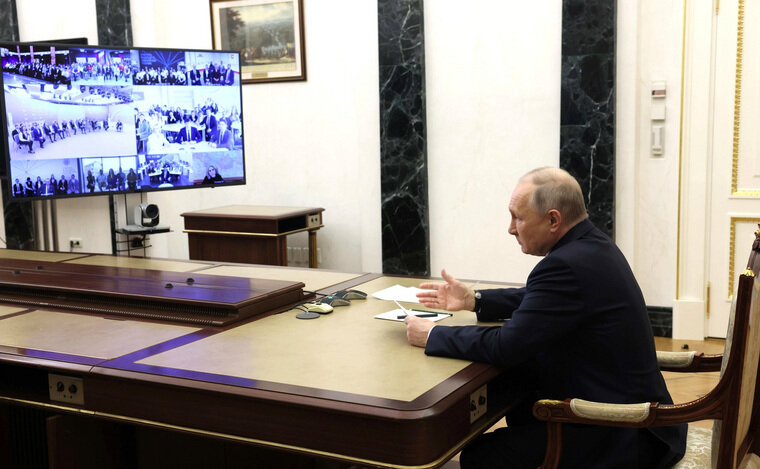    Президент РФ Владимир Путин дал старт Году педагога и наставника в России