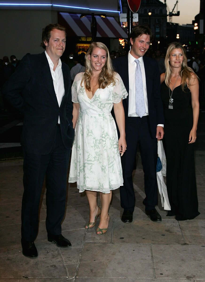    Том Паркер-Боулз и Лора Лопез с супругами Гарри и Сарой