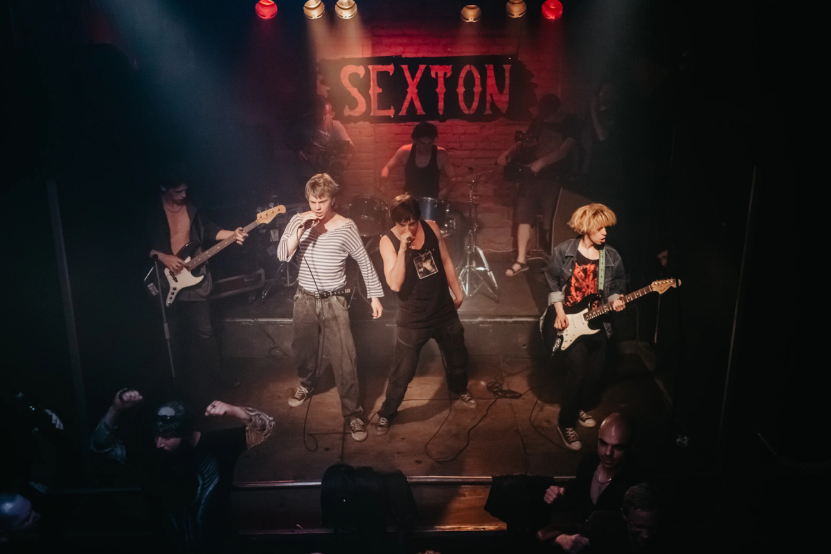 Кадр из сериала "Король и шут" (2023, Кинопоиск) 