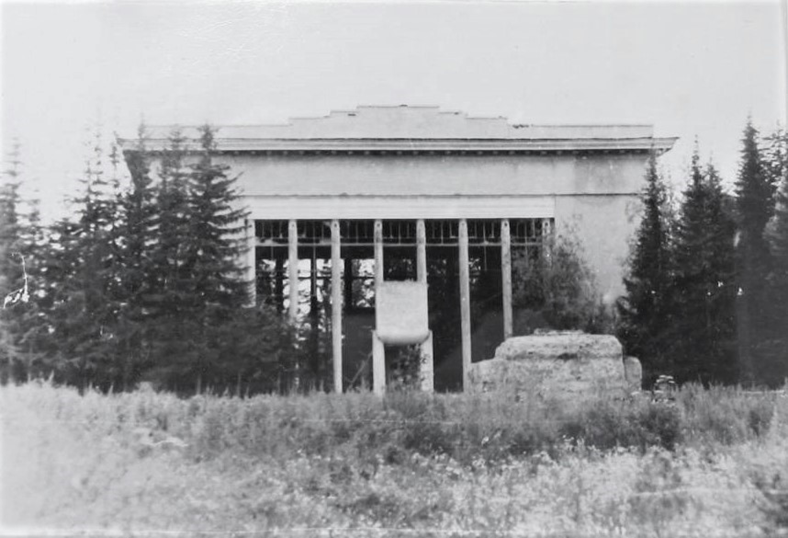 Остатки пантеона в 1993 г. Фото М.В. Мишечкиной