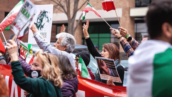    Массовые отравления школьниц в Иране привели к протестам по всей стране Сергей Бунеев