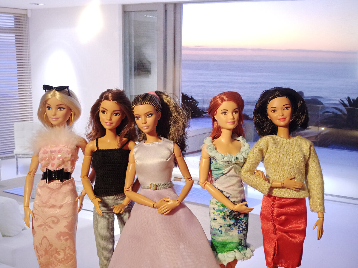 Варя, Саша, Женя, Аня, Кира 