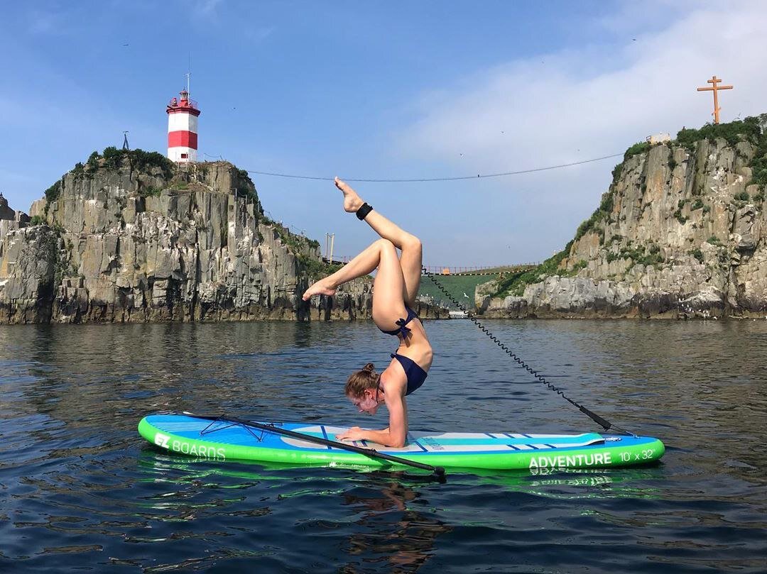 Фото сделано на САП прогулке по маршруту маяк Басаргина. На фото воздушная гимнастка, приехавшая к нам с гастролями цирка