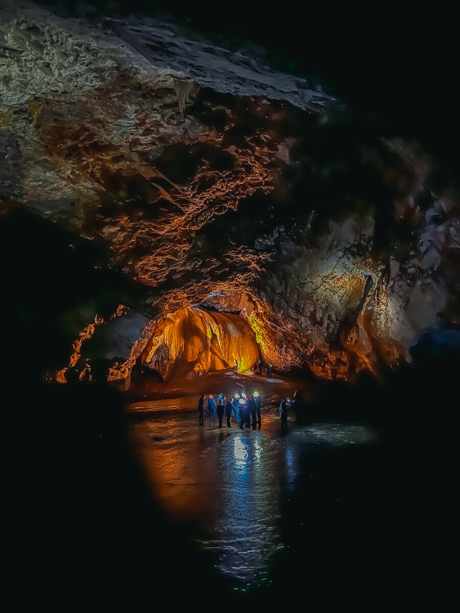 Caves читы. Пещеры Хээтэй Забайкальский край. Пещеры Хээтэй Забайкальский. Пещеры Хээтэй Забайкальский край экскурсии. Экскурсии Чита пещера Хээтэй.