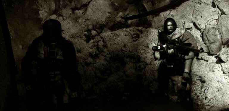 Грязный окоп, грохот выстрелов и линии трассеров, рассекающих небо - первое что я помню...