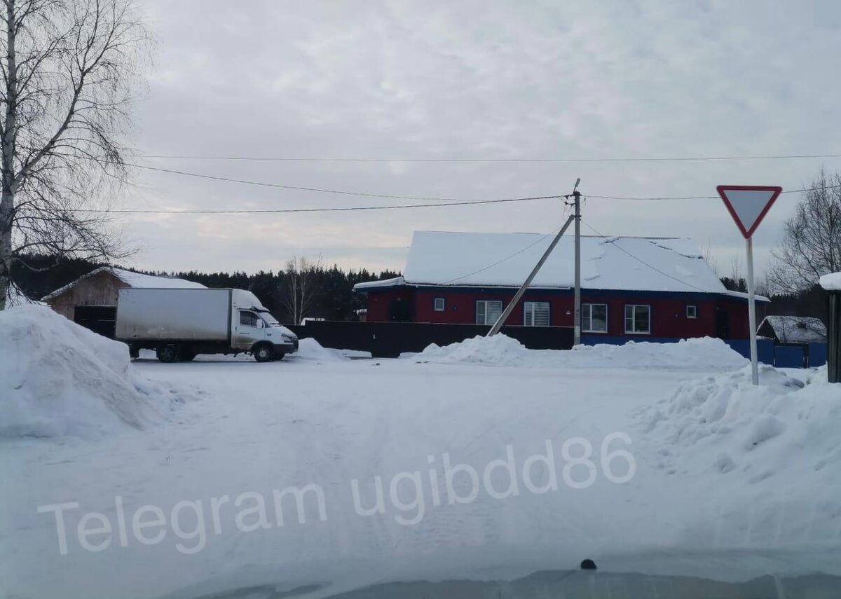    В Югре подросток на ВАЗе въехал с друзьями в сугроб