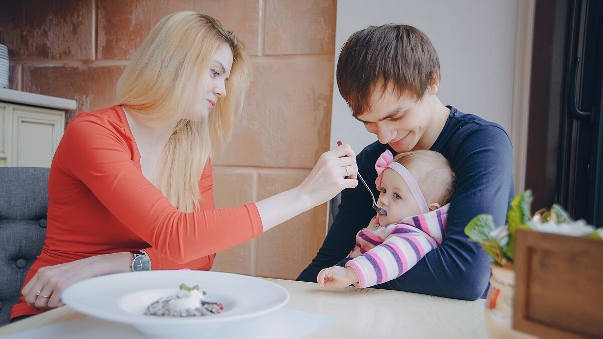 Мам попробовала большой. Пробует маму. Мама.