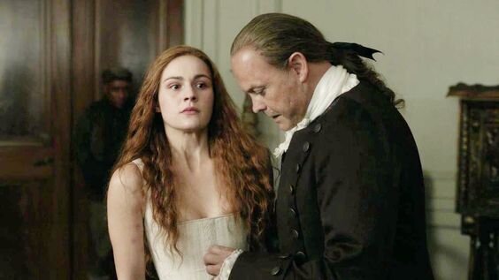 кадр из сериала "Чужестранка"