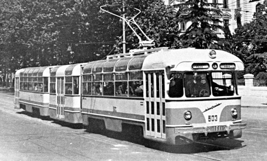 © Виктор Моргунов / Национальный Архив Грузии (Трехсекционный трамвай «Тбилиси»)