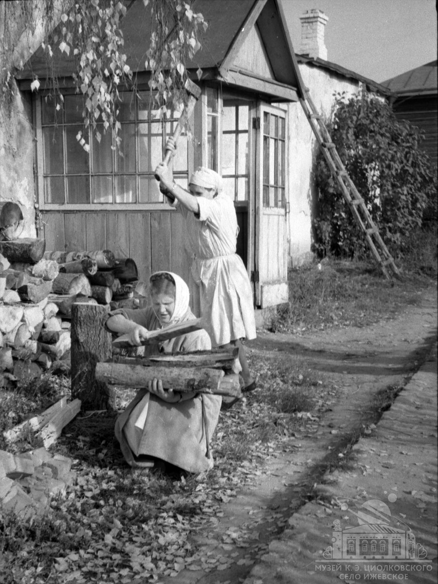 Ижевское: сезонный матриархат. Фотографии Ивана Филатова и Владимира  Симакина к 8 Марта | Дом Филатова | Дзен