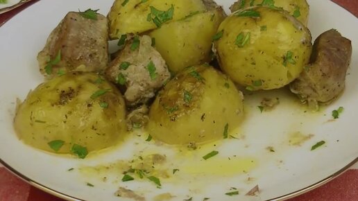 Картошка с мясом в духовке: 15 рецептов