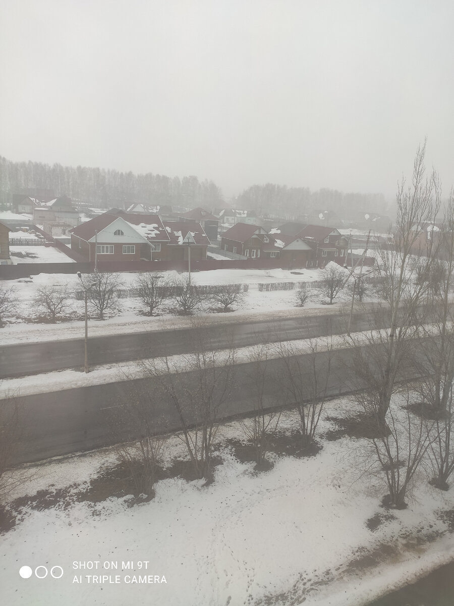 Лужи на дороге 