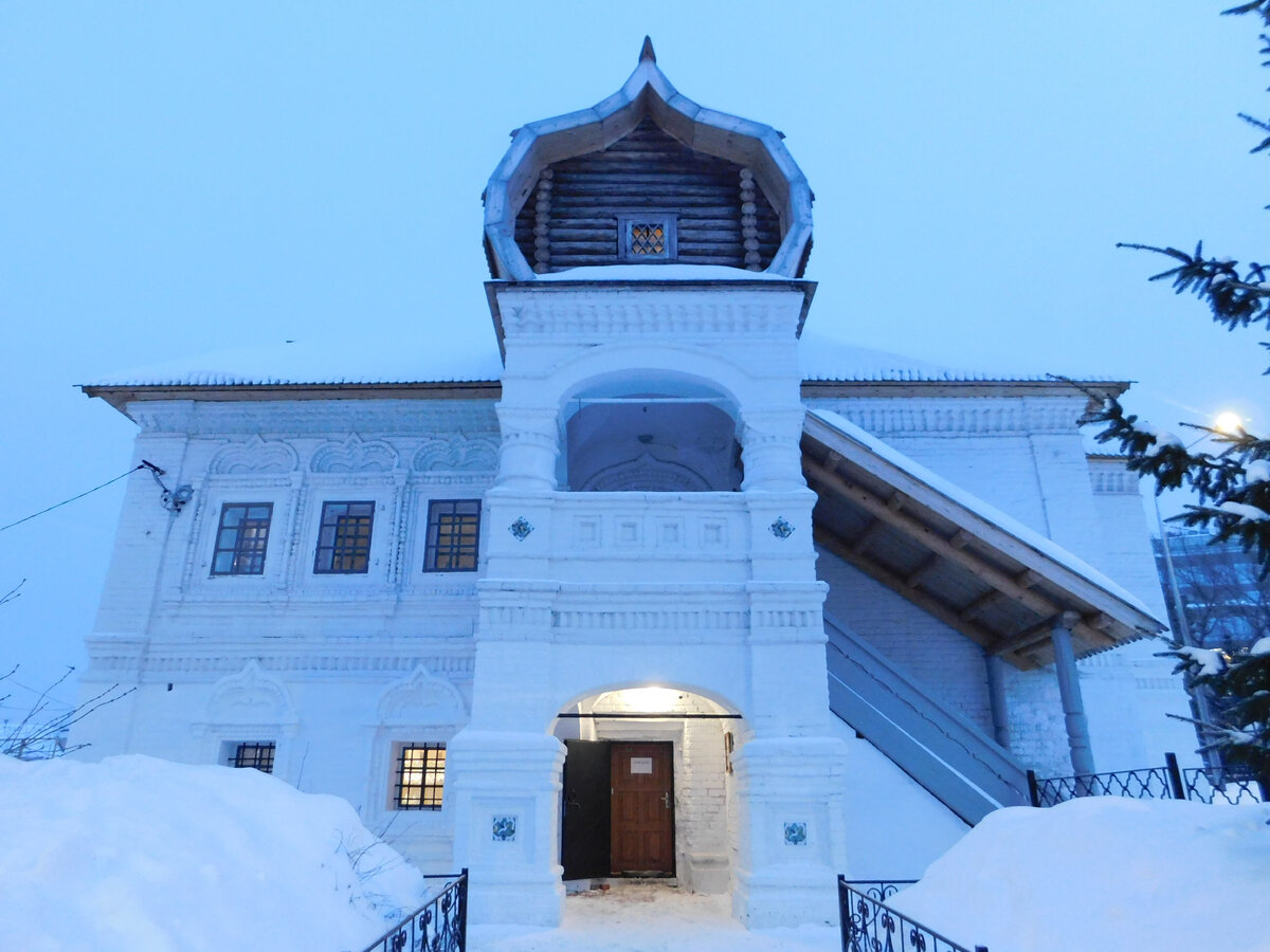 Палаты Олисова в Нижнем Новгороде - памятник допетровской архитектуры. Фото автора.