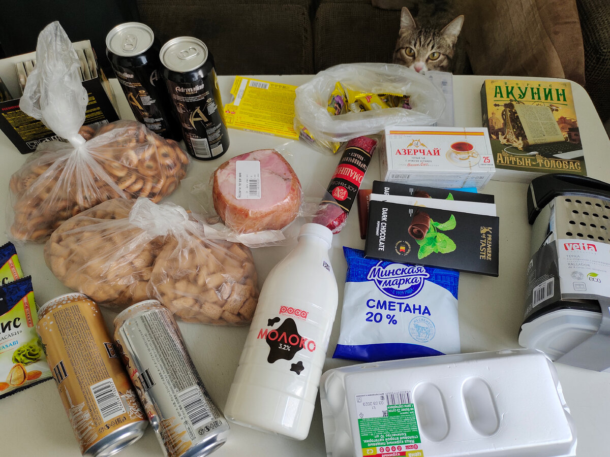А это второй пакет и рюкзак) И кошка))