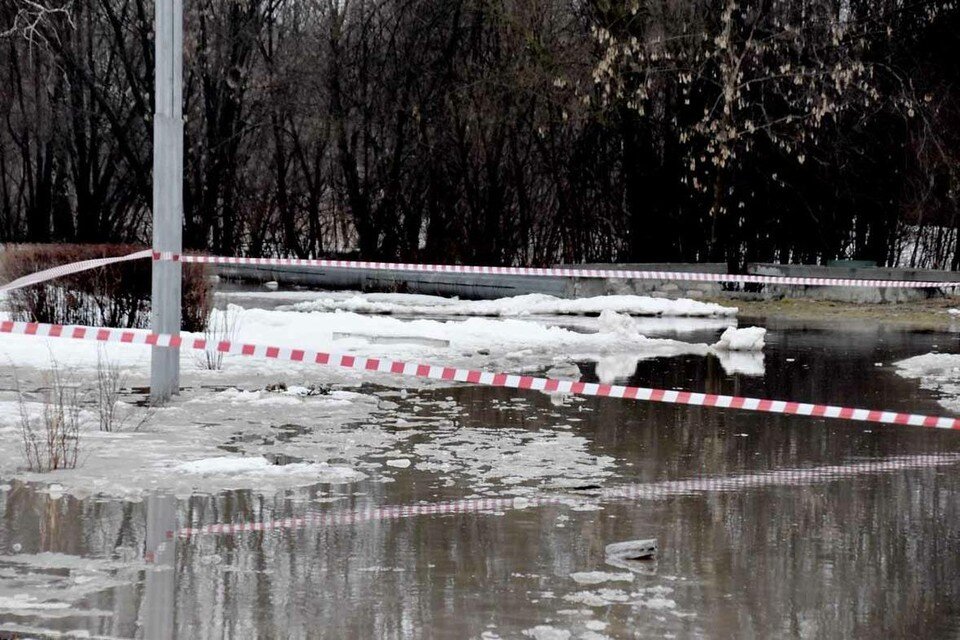     В Новомичуринске затопило почти все улицы. Фото: издательство «Пресса».